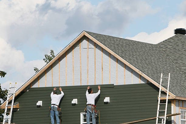 Professional Siding Replacement technician working in Girard, IL